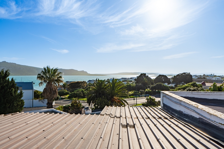 7 Bedroom Property for Sale in Middedorp Western Cape